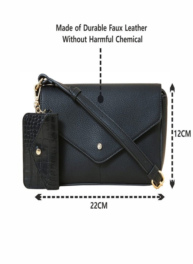 أكسيسورايز حقيبة كتف نسائية من الجلد الصناعي الأسود من أكسسورايز لندن مزينة بتعليقة على شكل ظرف - Image 5